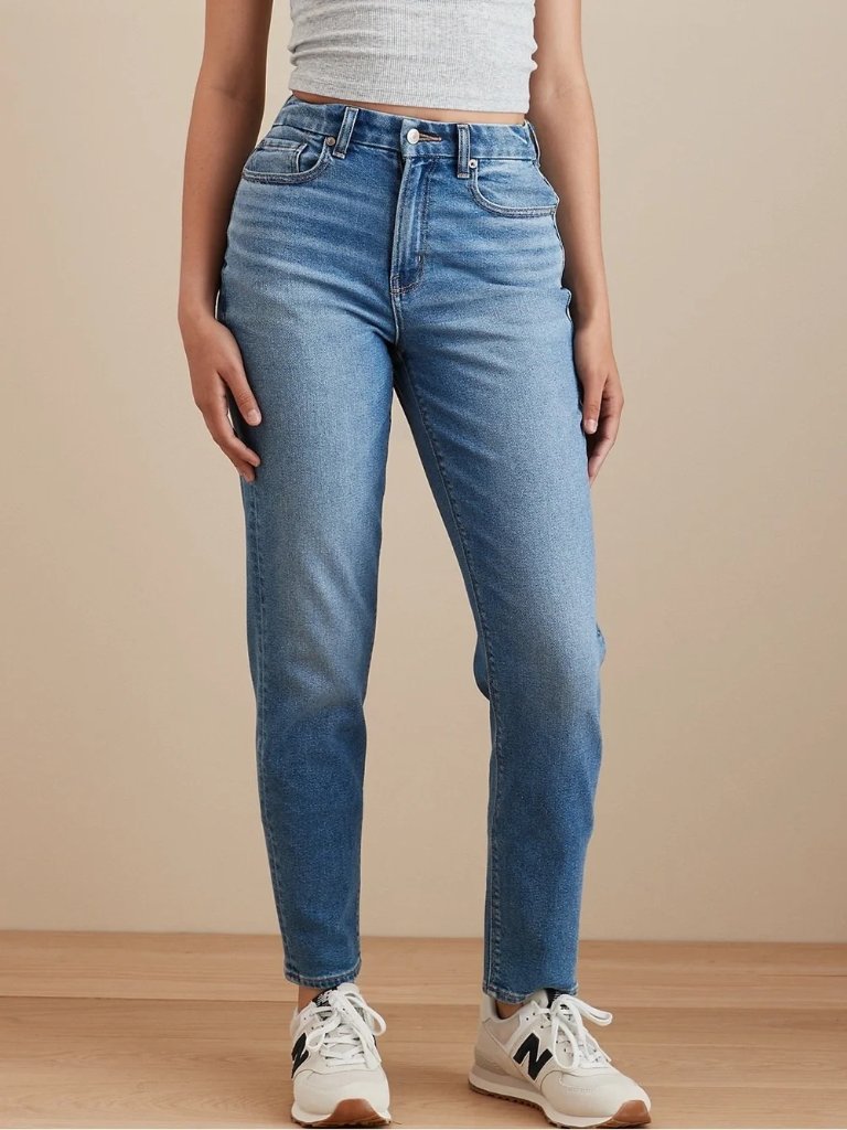 American Eagle Curvy Mom Jeans Size 16 Short High Rise Medium Wash Stretch Denim